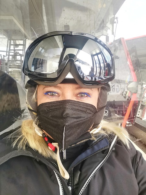 skier, ski, glasses, snow goggles, athletic, ffp2, winter sports, portrait
